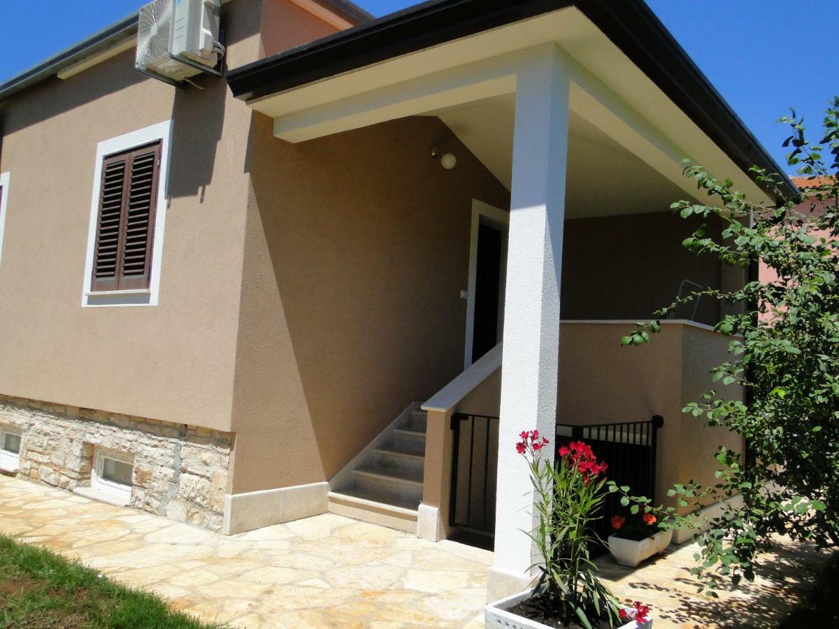 Apartment Pino Умаг Екстериор снимка